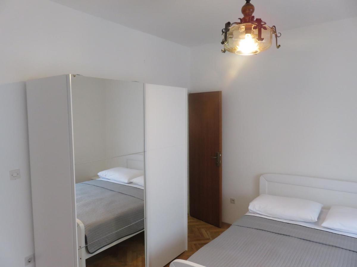 Apartmani Mm Starigrad Paklenica Exterior foto